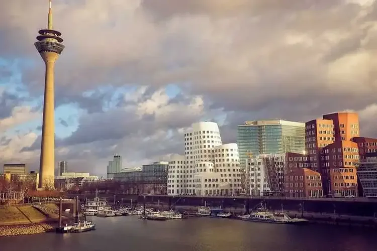 Sie sucht ihn Düsseldorf